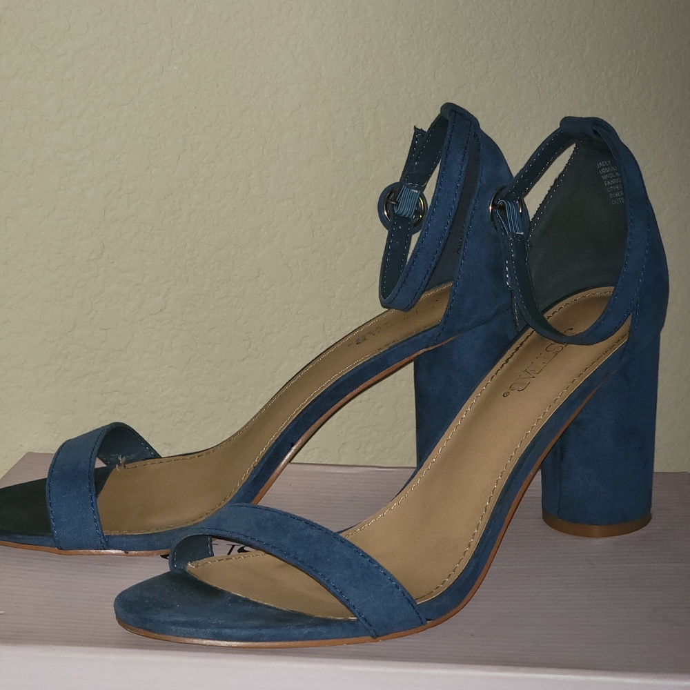 Slate Blue Cylindrical Heel Sandals - Picture 7 of 16